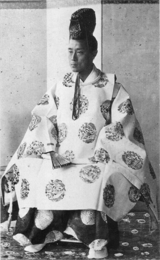 1867 photograph of Tokugawa Yoshinobu, the last shogun. Source: Wikipedia https://commons.wikimedia.org/wiki/File:1867_Osaka_Yoshinobu_Tokugawa.jpg